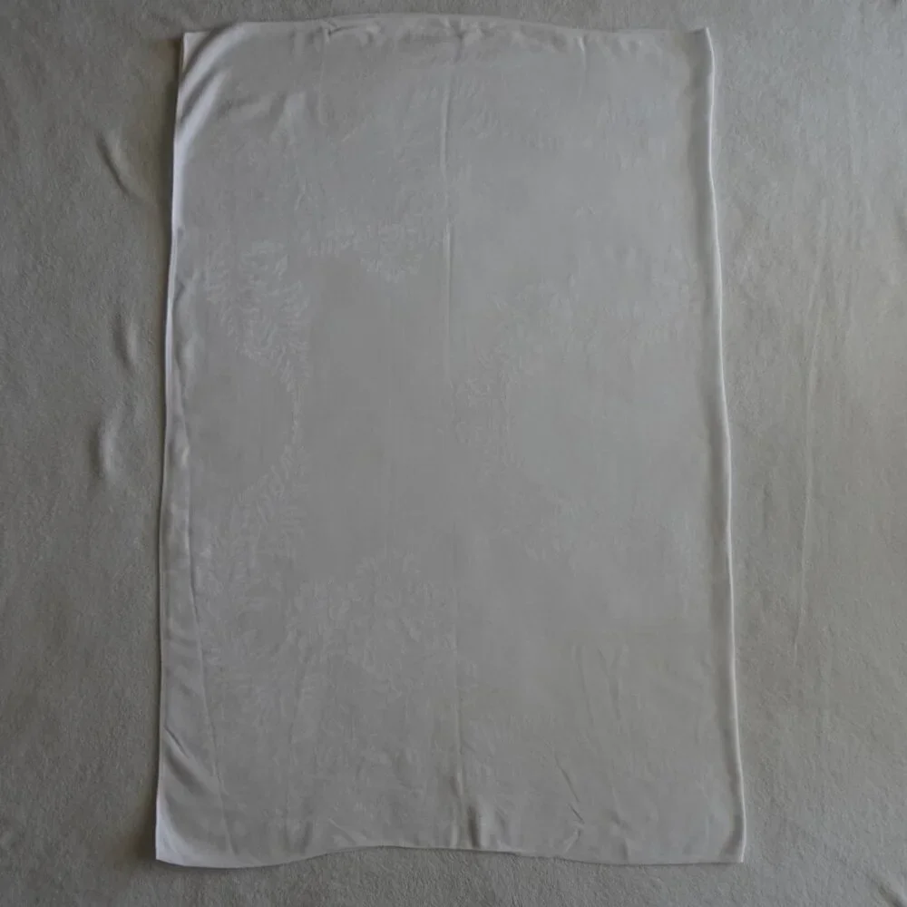 White Damask Linen Hemmed Selvage Tablecloth 68”x 50” Floral Vintage Rectangle